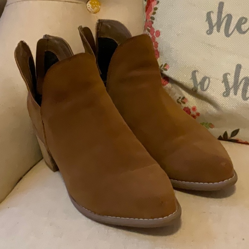 Blondo Waterproof Suede Ankle Boots